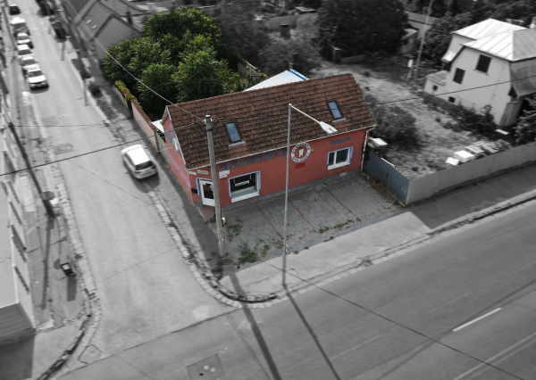 Na predaj rodinný dom / podnikateľský objekt v Nových Zámkoch