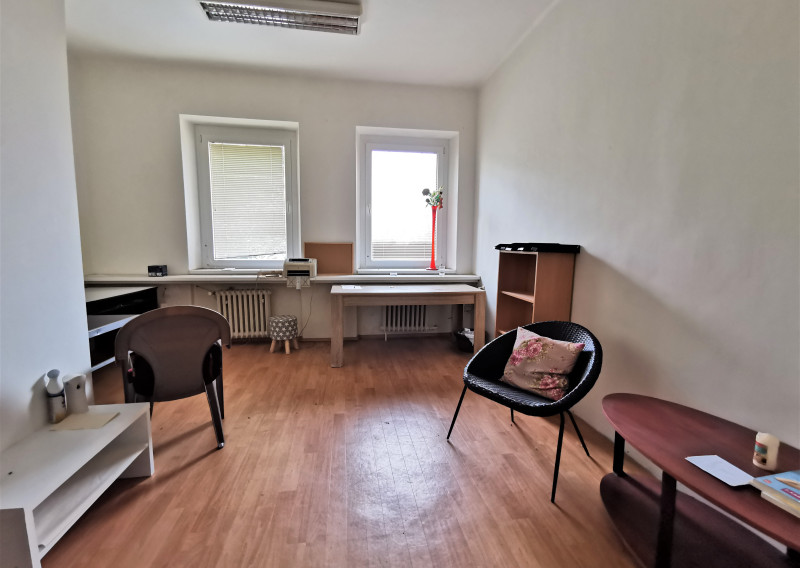NA PRENÁJOM - kancelárske priestory v centre mesta Nové Zámky