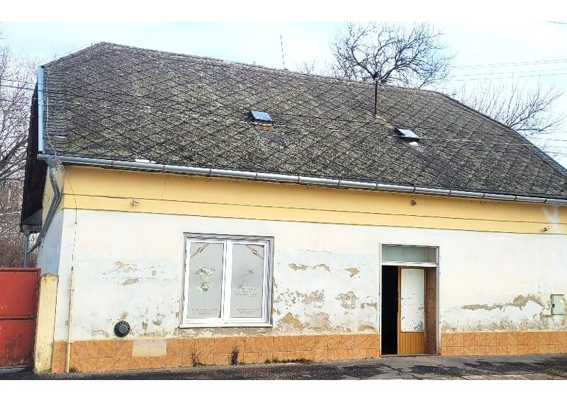 Na predaj budova - obchodný priestor v obci Svodín