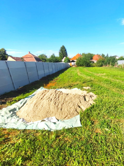 Iba u Nás -Na predaj stavebný  pozemok v obci Nesvady