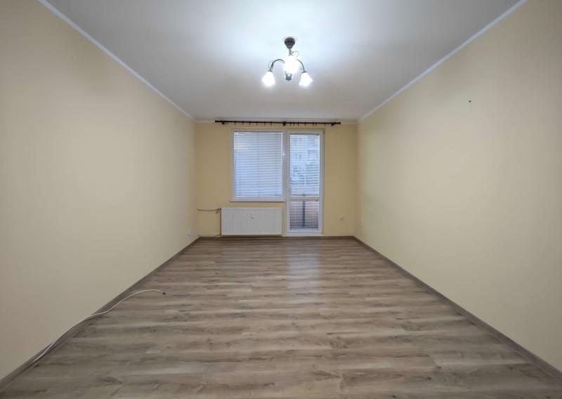 IBA U NÁS - Na predaj 2-izbový byt s balkónom neďaleko centra v Nových Zámkoch